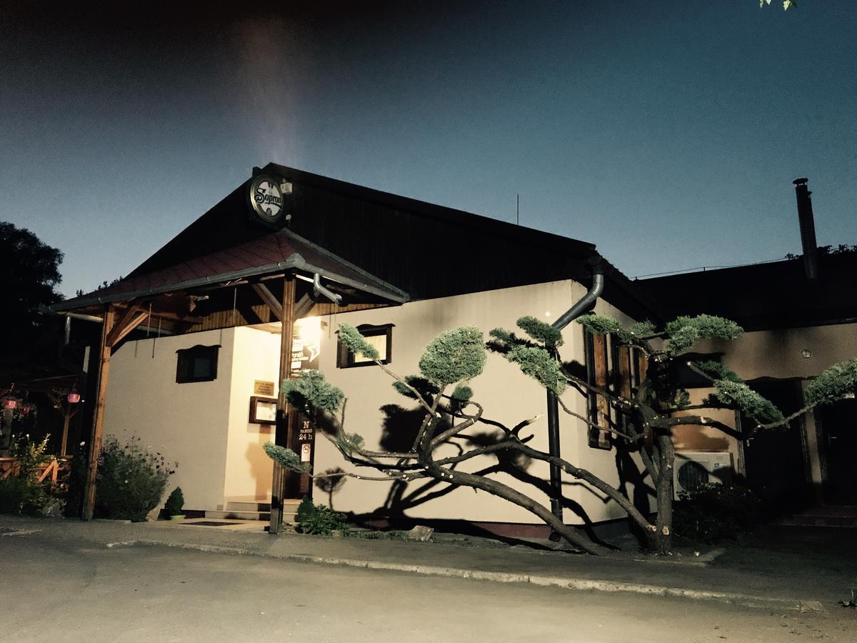 Sztar Motel Etterem Balassagyarmat Exterior photo