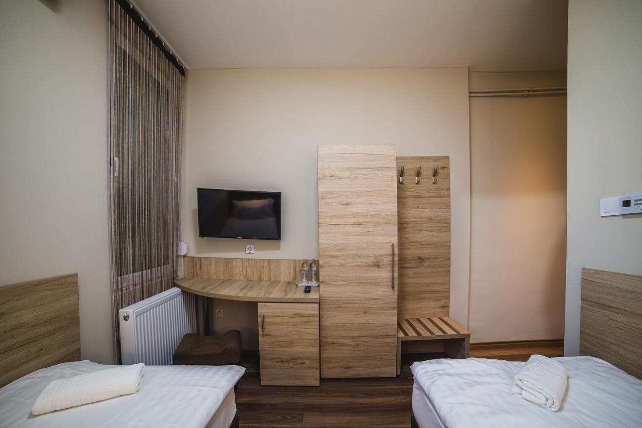 Sztar Motel Etterem Balassagyarmat Exterior photo